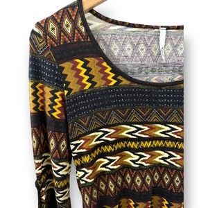 Women’s 3/4 Sleeve Length Blouse Tribal Print Burgundy Gold Small